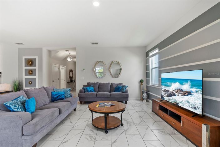 Image No.11-6 Bed House for sale