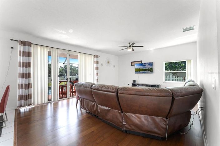 Image No.13-5 Bed House for sale