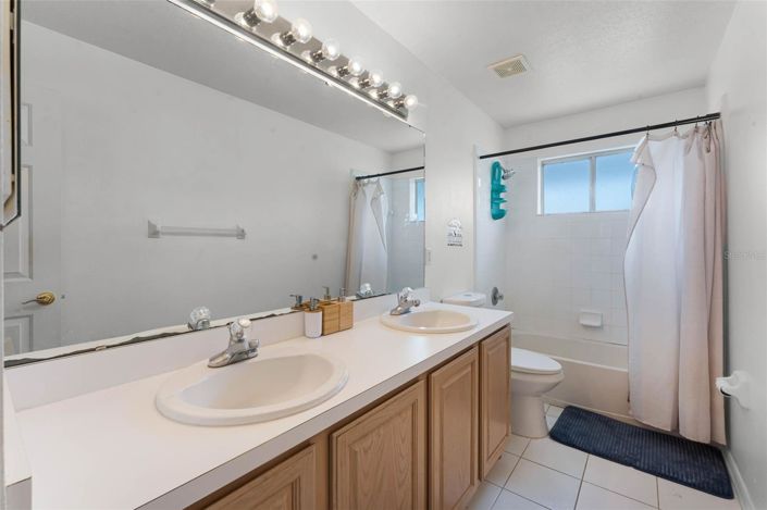 Image No.30-5 Bed House for sale