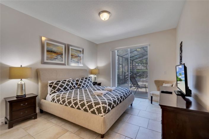 Image No.24-6 Bed House for sale