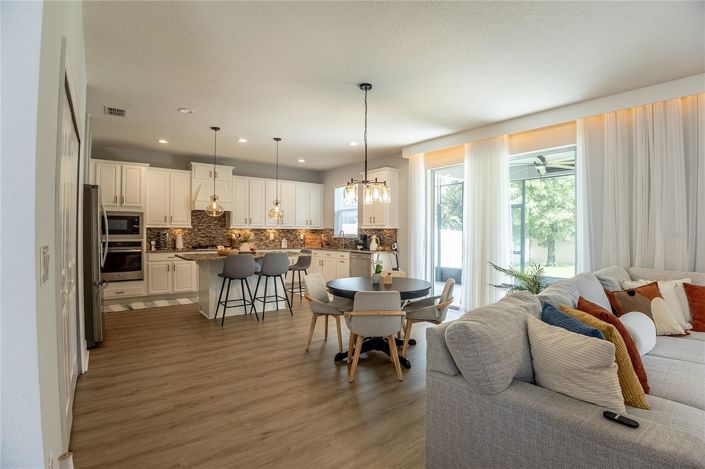 Image No.10-4 Bed House for sale