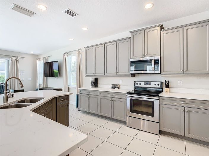 Image No.8-6 Bed House for sale