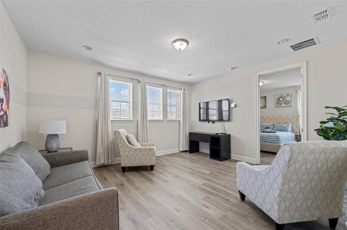 Image No.11-6 Bed House for sale