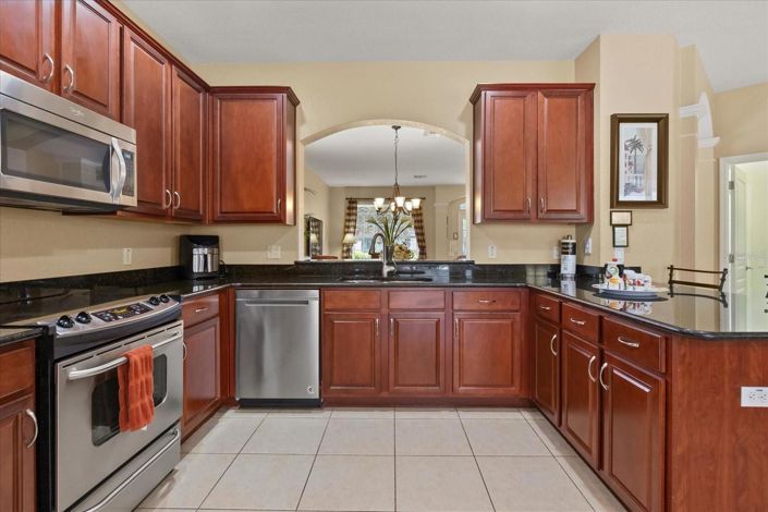 Image No.14-6 Bed House for sale