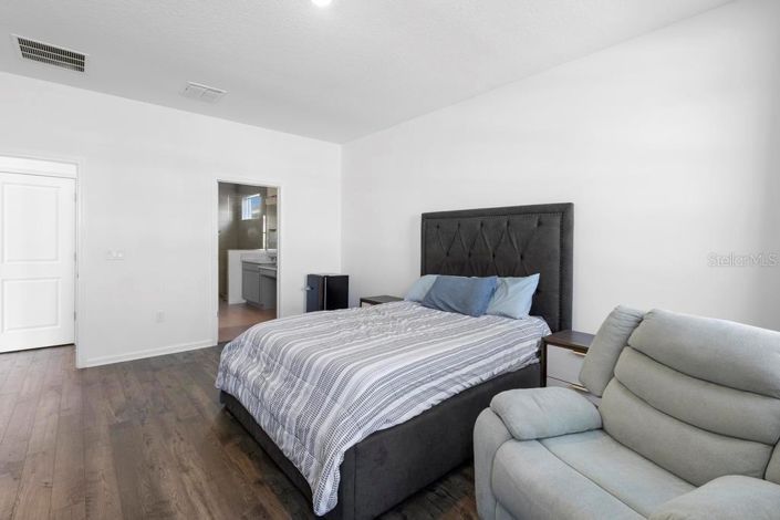 Image No.18-5 Bed House for sale