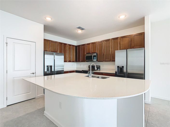 Image No.18-8 Bed House for sale