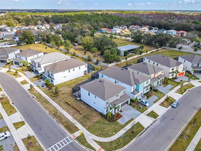 Image No.8-8 Bed House for sale