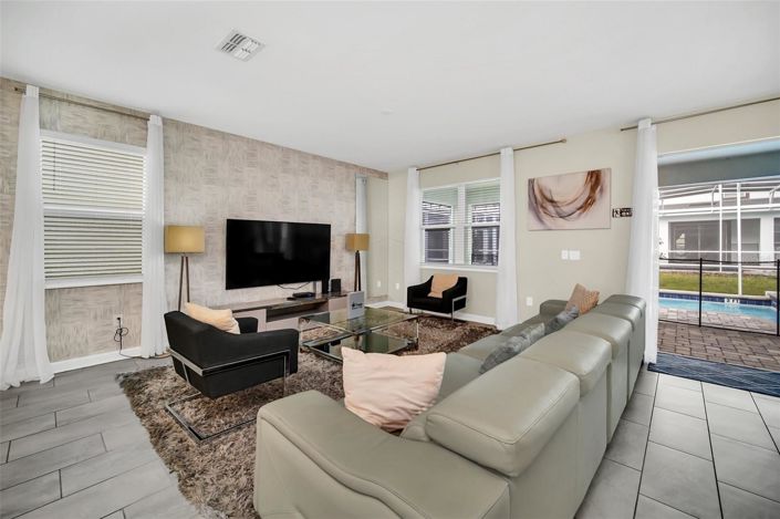 Image No.12-7 Bed House for sale