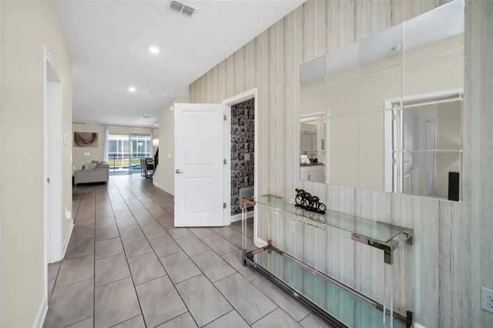 Image No.7-7 Bed House for sale