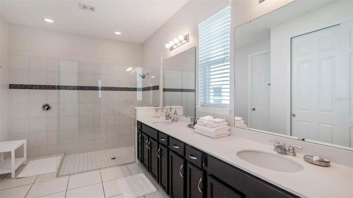 Image No.6-5 Bed House for sale