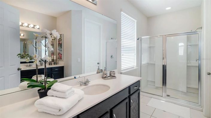 Image No.8-5 Bed House for sale