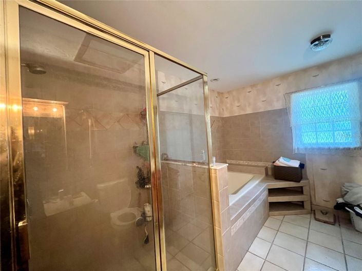 Image No.20-5 Bed House for sale