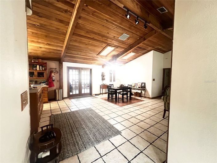 Image No.7-5 Bed House for sale