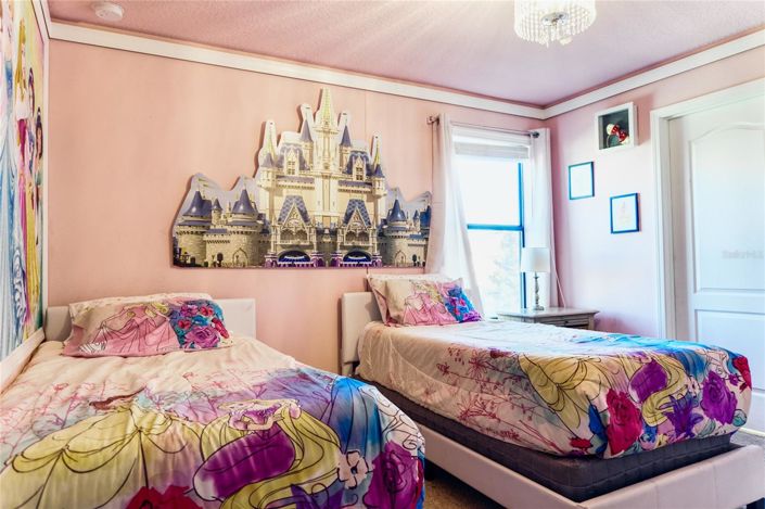 Image No.42-8 Bed House for sale