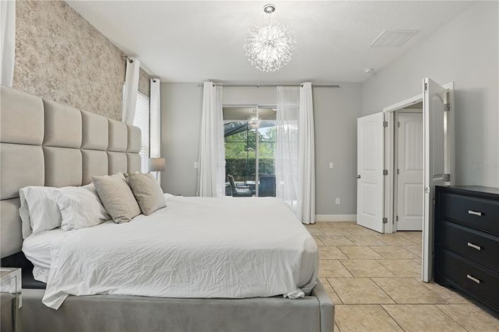 Image No.17-6 Bed House for sale