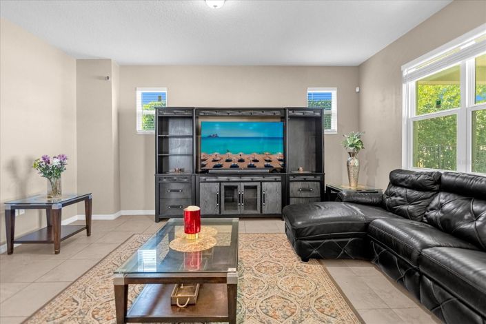 Image No.17-5 Bed House for sale