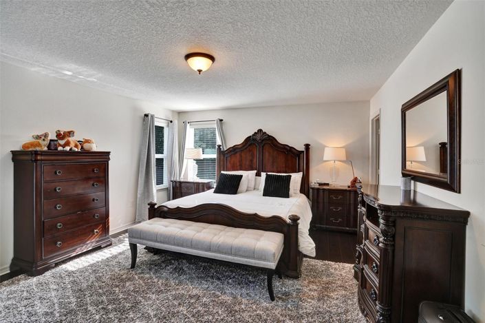 Image No.19-5 Bed House for sale