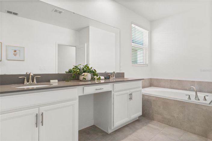 Image No.19-5 Bed House for sale