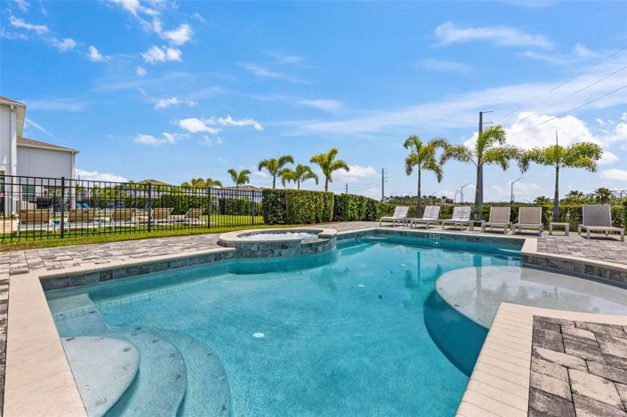 Image No.8-5 Bed House for sale