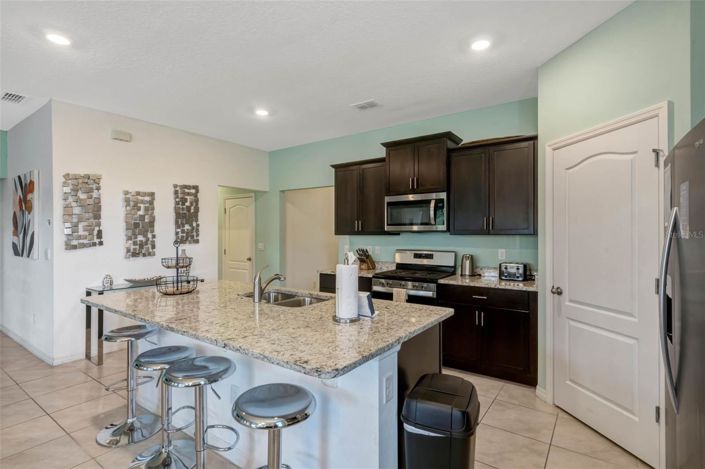 Image No.21-6 Bed House for sale