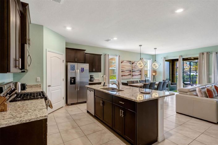 Image No.24-6 Bed House for sale