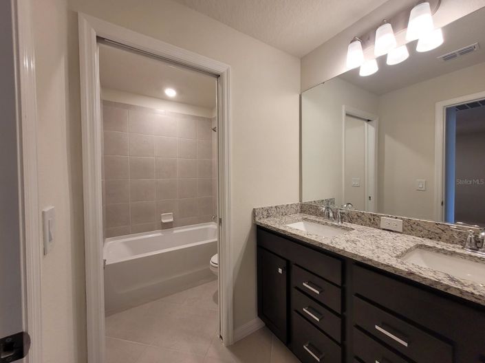 Image No.12-5 Bed Townhouse for sale