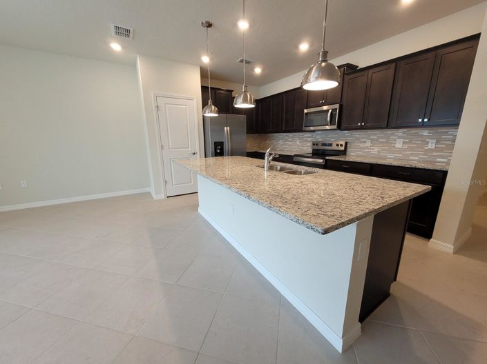 Image No.32-5 Bed Townhouse for sale