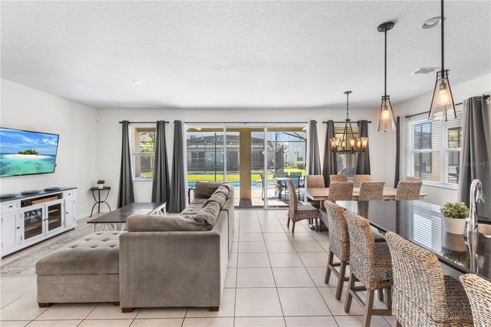 Image No.17-8 Bed House for sale