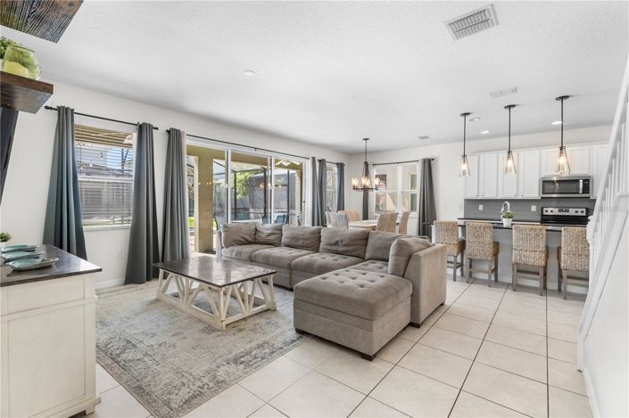 Image No.8-8 Bed House for sale