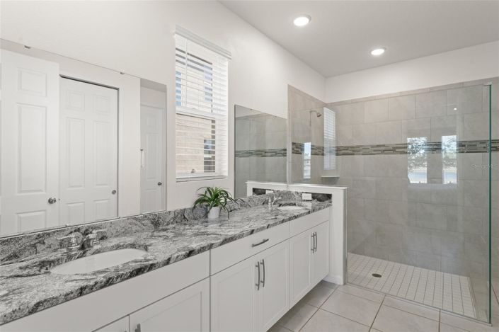 Image No.21-6 Bed House for sale