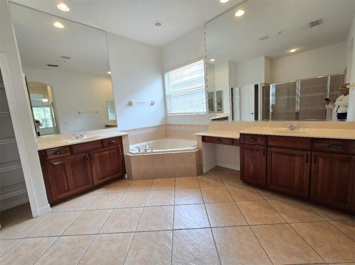 Image No.14-4 Bed House for sale