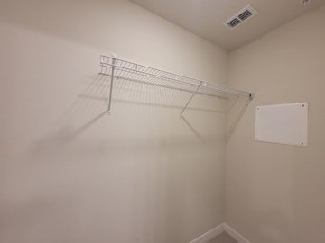 d003