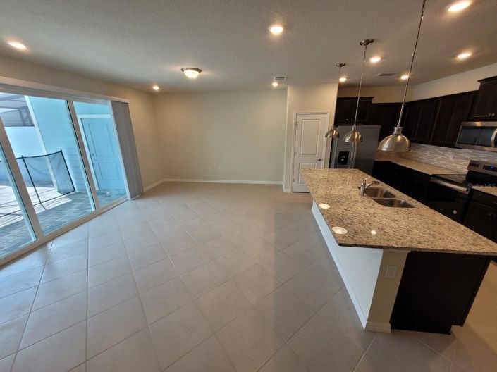 Image No.28-5 Bed Townhouse for sale