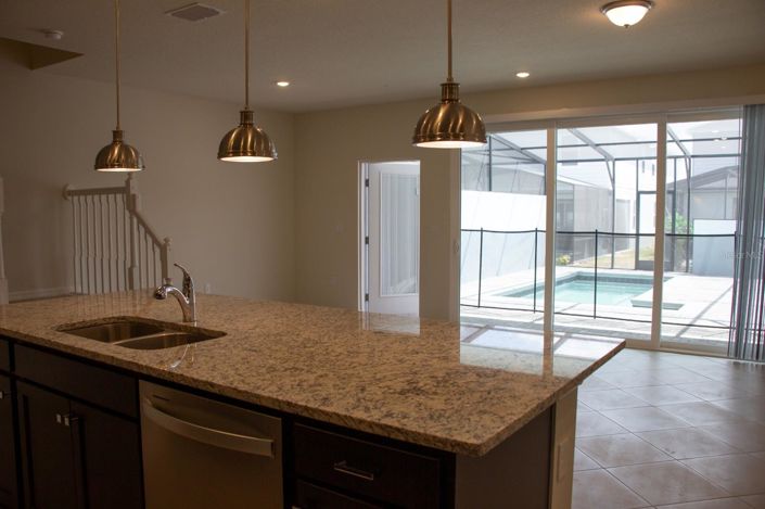 Image No.70-5 Bed Townhouse for sale