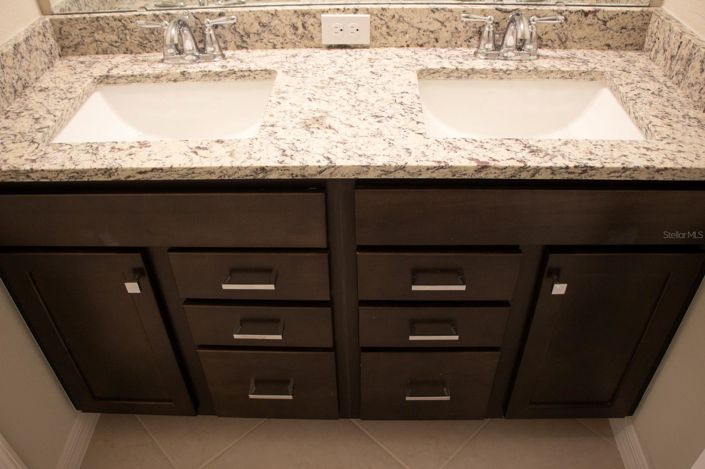 Image No.83-5 Bed Townhouse for sale