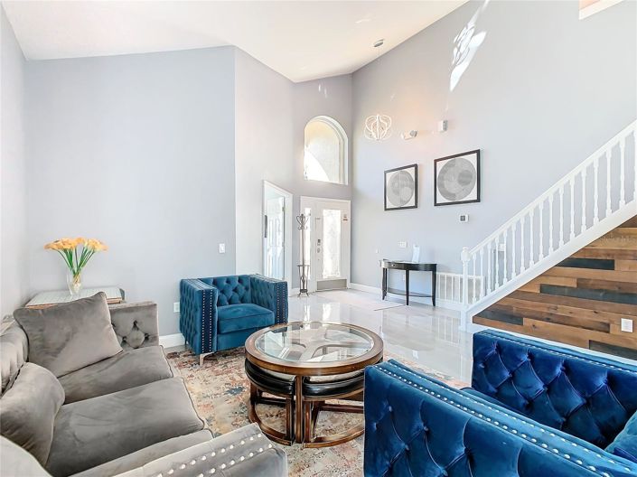 Image No.2-6 Bed House for sale