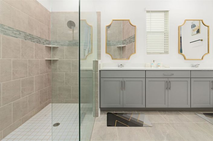 Image No.34-6 Bed House for sale