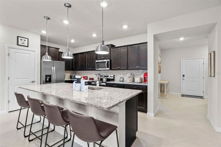 Image No.13-5 Bed Townhouse for sale