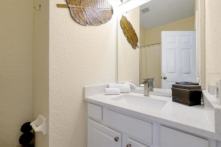 Image No.38-6 Bed House for sale