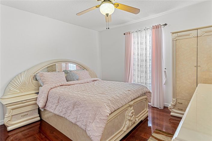 Image No.24-5 Bed House for sale