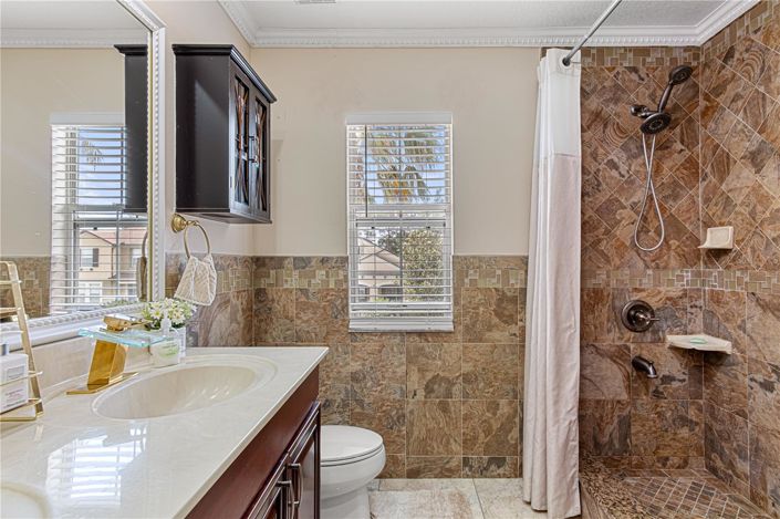 Image No.26-5 Bed House for sale