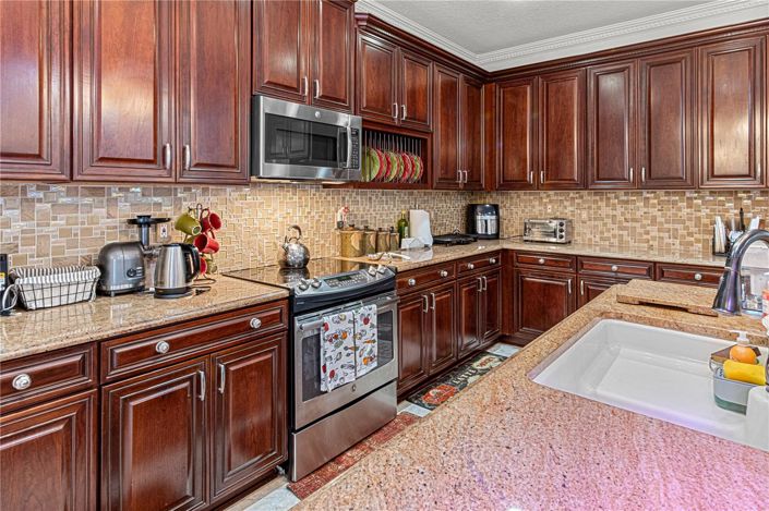 Image No.50-5 Bed House for sale