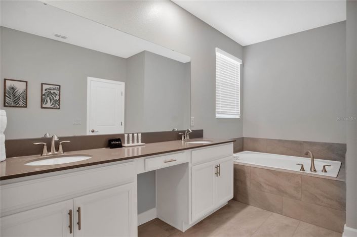 Image No.23-5 Bed House for sale