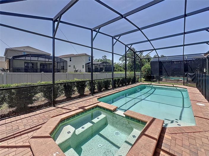 Image No.2-8 Bed House for sale