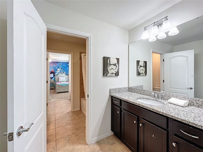 Image No.30-8 Bed House for sale