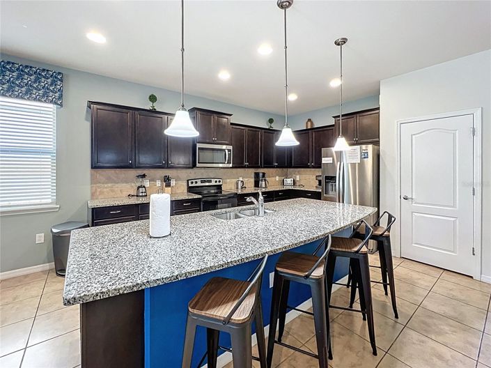 Image No.7-8 Bed House for sale