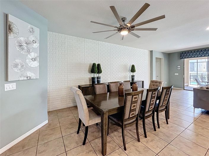 Image No.8-8 Bed House for sale