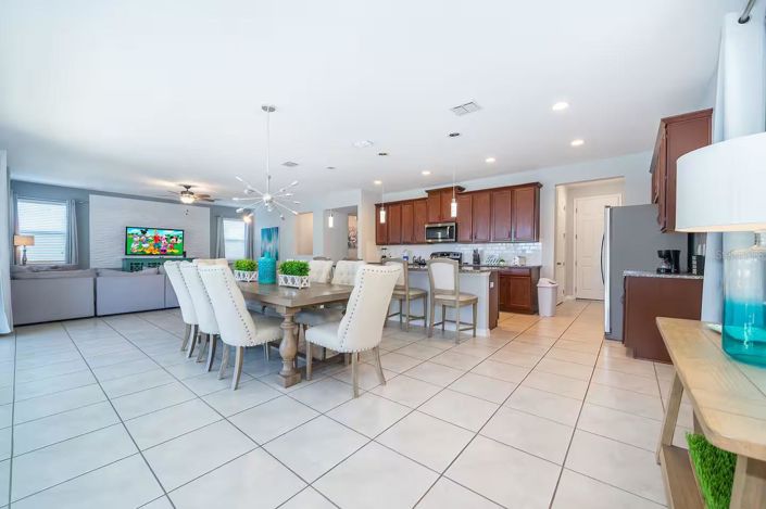 Image No.8-5 Bed House for sale