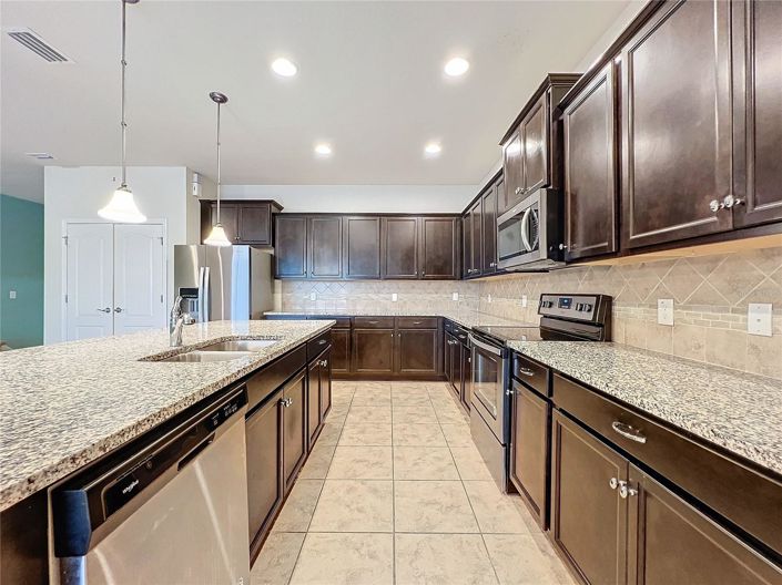 Image No.6-9 Bed House for sale