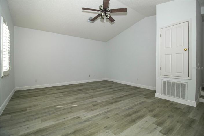 Image No.20-5 Bed House for sale